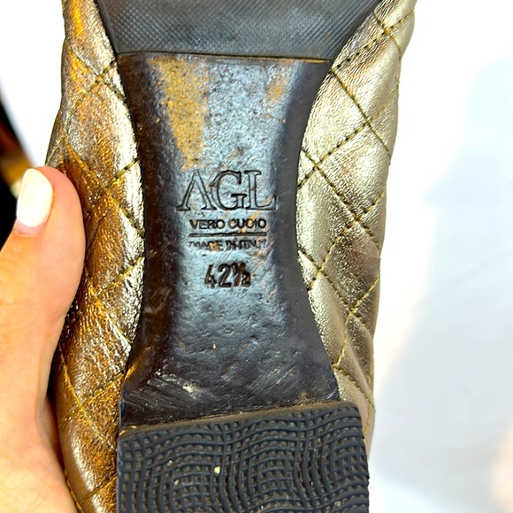 AGL Size 42-1/2 Black patent leather toe with Gold Quilted flat with Silver. - Picture 12 of 12